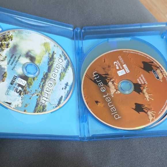 Planet Earth Blu-ray Box Set - Picture 2 of 4